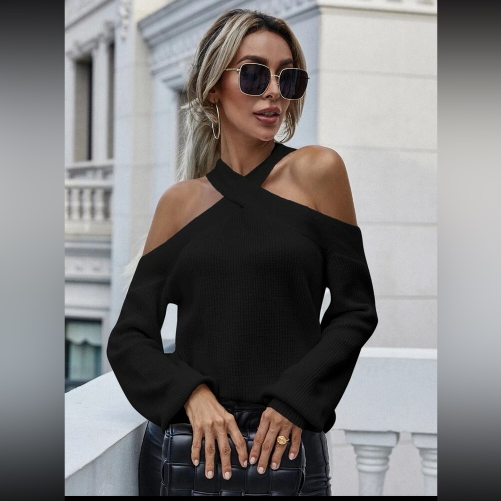 Cold shoulder lantern sleeve sweater